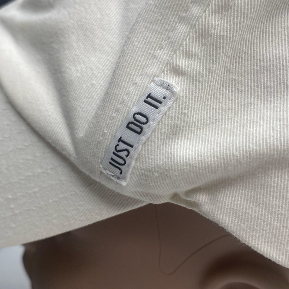 White Nike Ball Cap - Picture 6 of 9